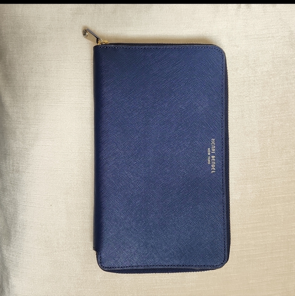 Henri Bendel clutch wallet
